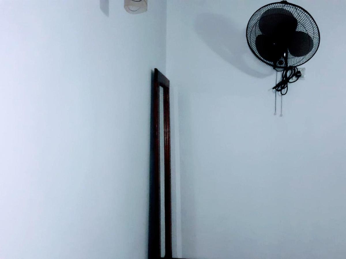 Black And White Kandy Guest House 02 Deiyannewela Экстерьер фото