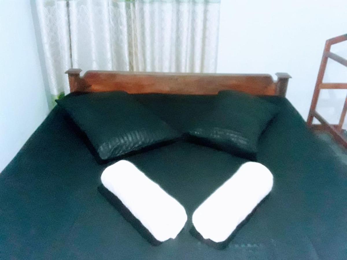 Black And White Kandy Guest House 02 Deiyannewela Экстерьер фото