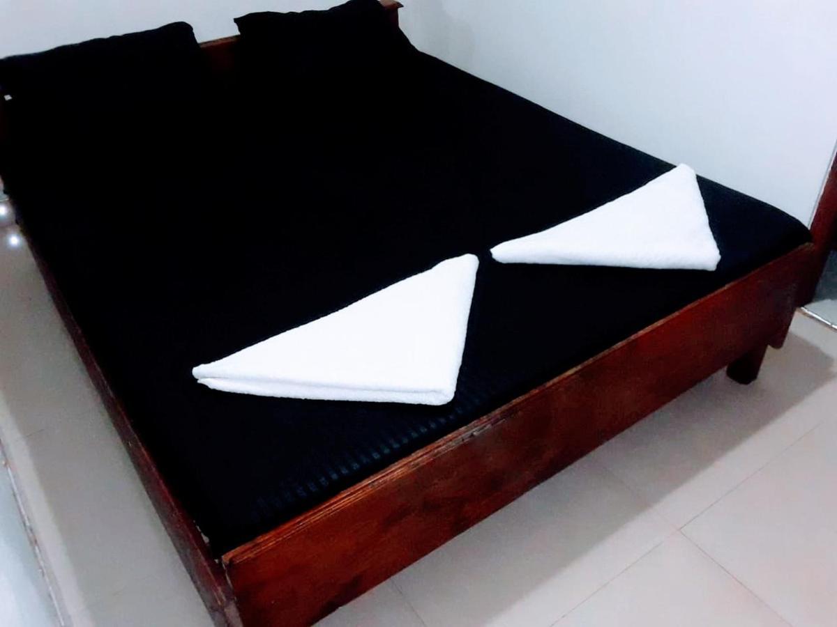 Black And White Kandy Guest House 02 Deiyannewela Экстерьер фото