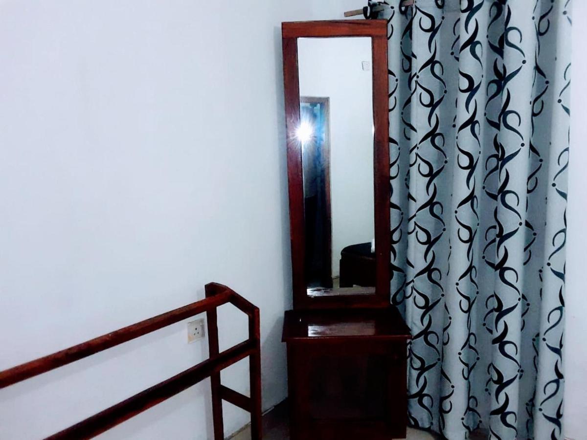 Black And White Kandy Guest House 02 Deiyannewela Экстерьер фото