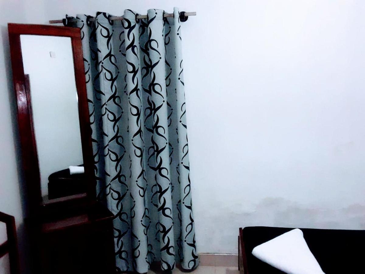 Black And White Kandy Guest House 02 Deiyannewela Экстерьер фото