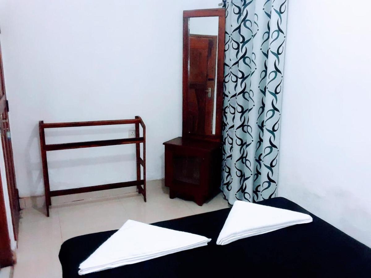 Black And White Kandy Guest House 02 Deiyannewela Экстерьер фото