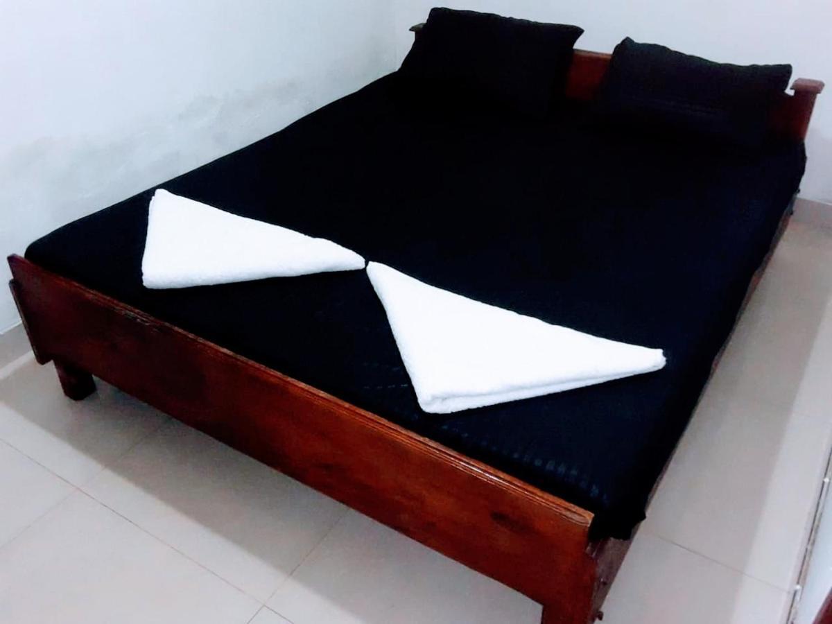Black And White Kandy Guest House 02 Deiyannewela Экстерьер фото