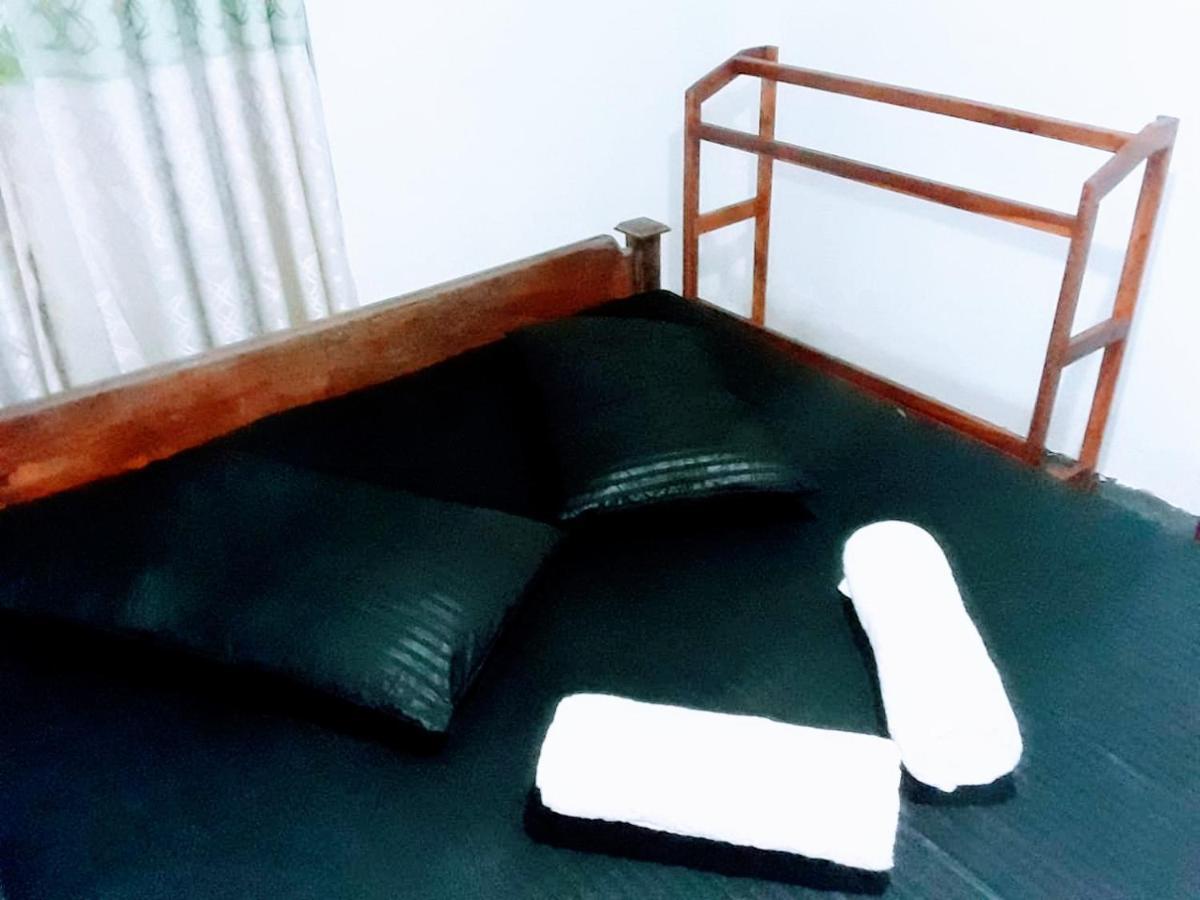 Black And White Kandy Guest House 02 Deiyannewela Экстерьер фото