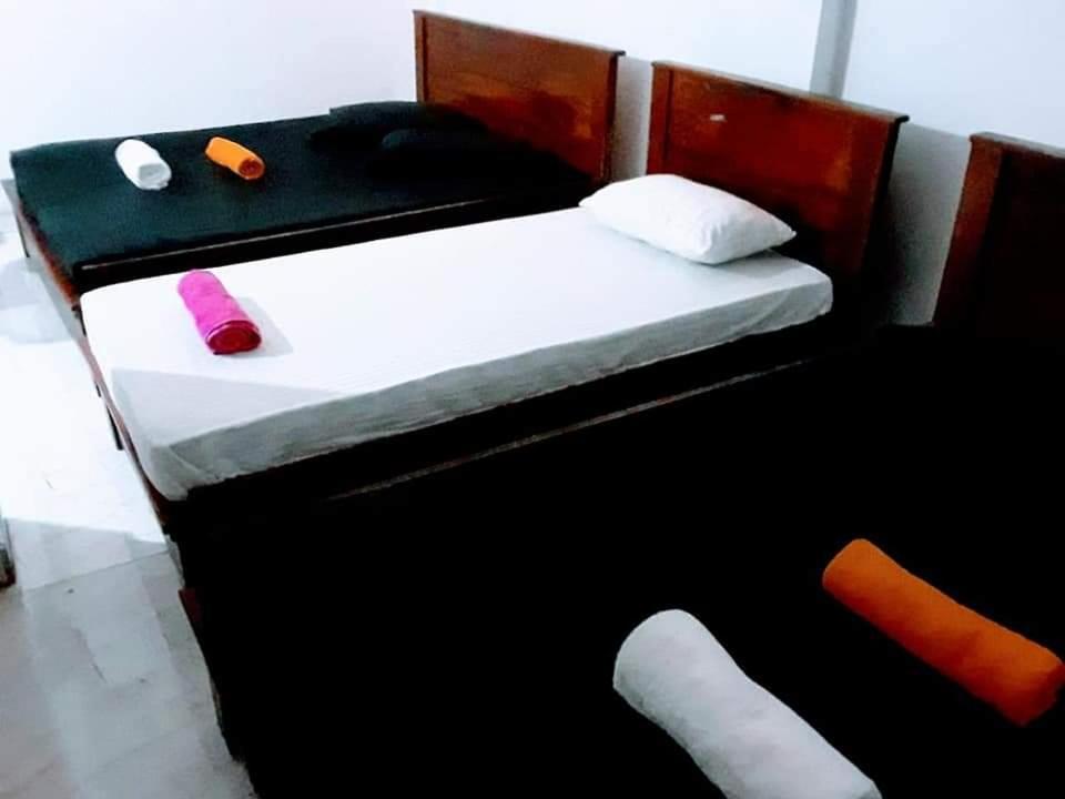Black And White Kandy Guest House 02 Deiyannewela Экстерьер фото